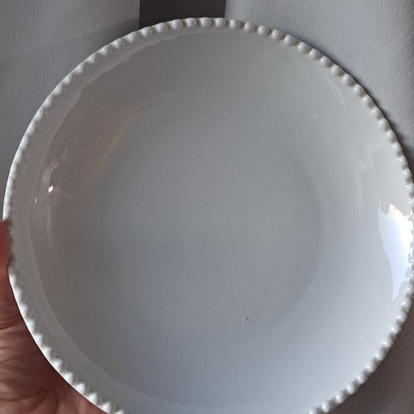 Palate and Plate 7" scalloped plate . Porcelain. White. - Picture 2 of 3